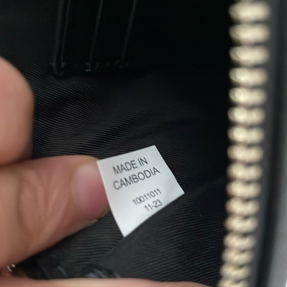 New, authentic Tory Burch chelsea wristlet - Picture 11 of 14